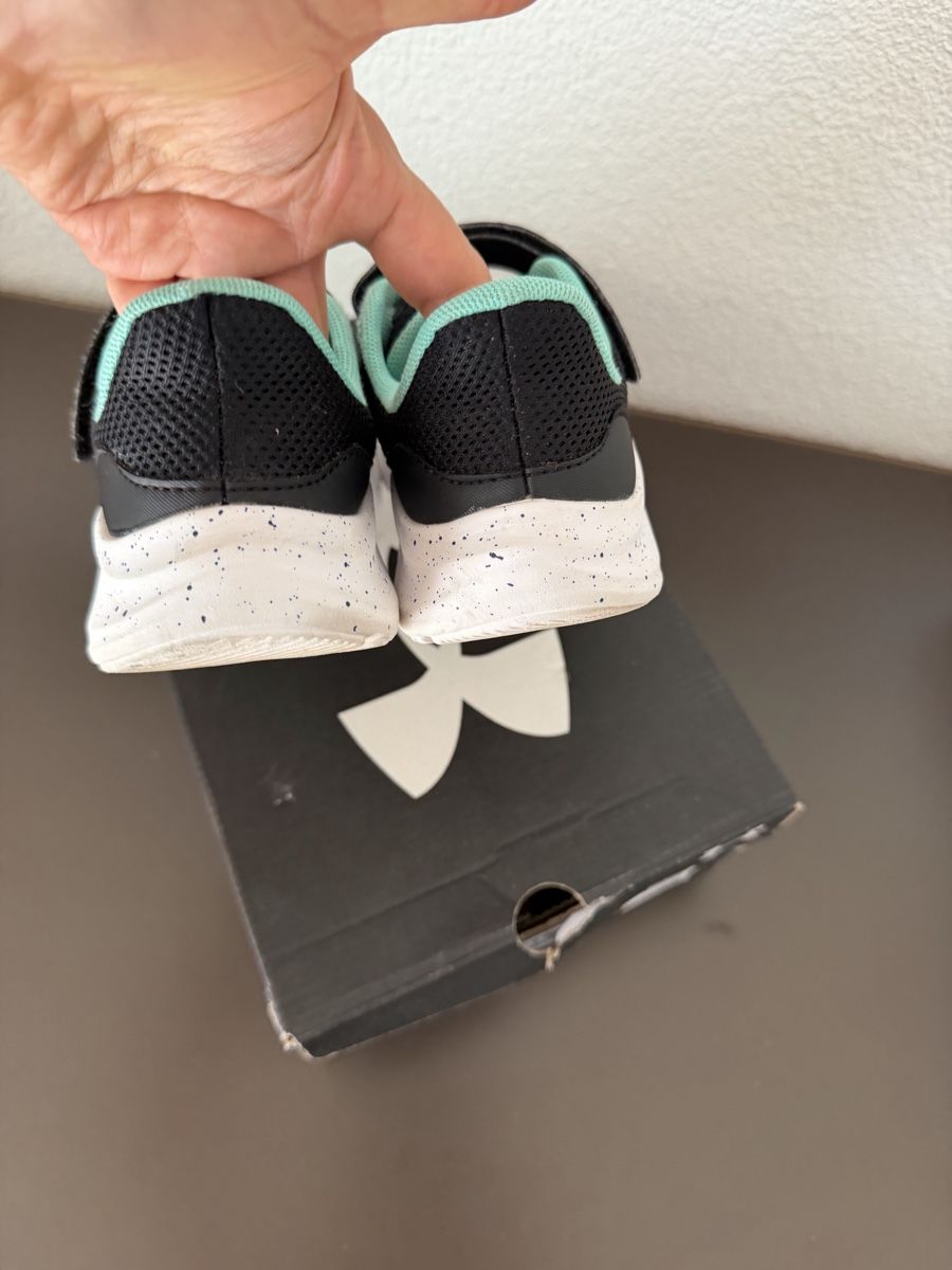 Under Armour Scarpe da uomo: Under Armour Sneacker Grösse 33 – Usato da Bern venduto da Olenush 5
