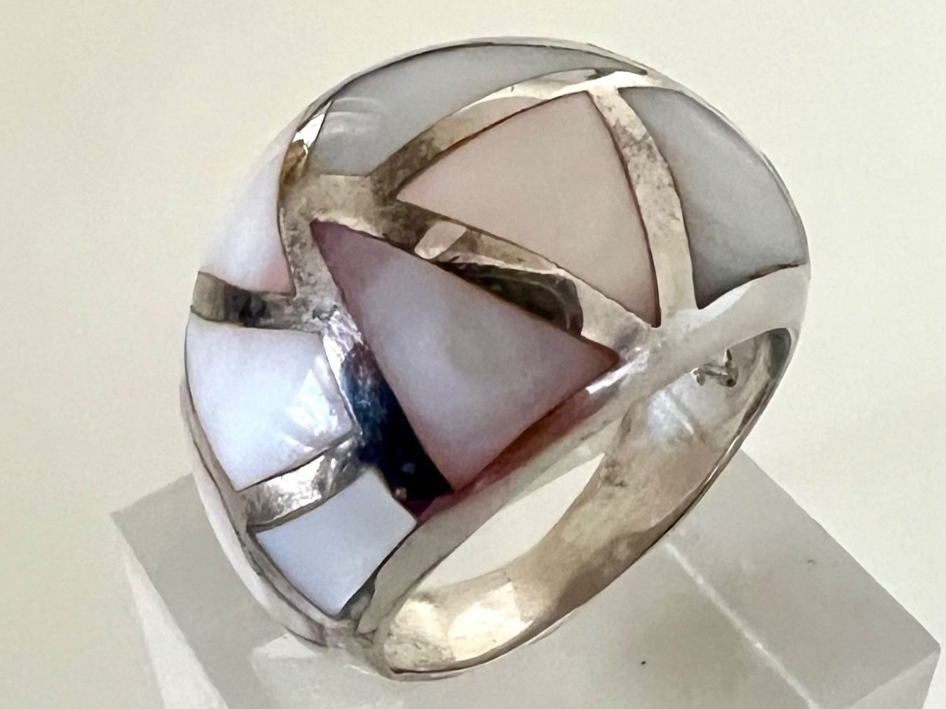 Ringe: Silber 925 - Architektonischer Designer Ring mit Perlmutt – Gebraucht aus Ruswil von artbyhand