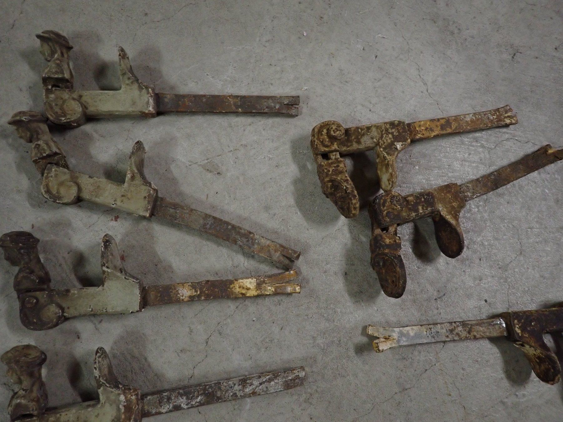 Quincaillerie: Grosse Sammlung antiker Fensterladenhalter – D'occasion à Wallisellen par Mf1000 3
