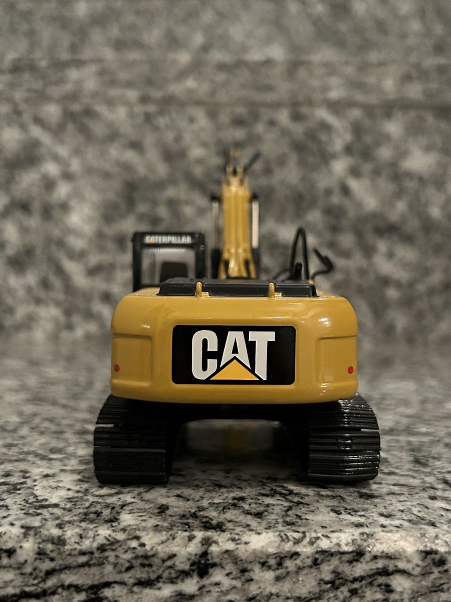 Caterpillar Modellbausätze & Standmodelle: Cat 323 D, 1;50 , Norscot – Neu (gemäss Beschreibung) aus Horw von Tigercat635 1