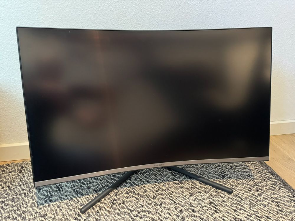 Samsung 32” Curved Monitor 4K/UHD U32R590CWU Kaufen auf Ricardo