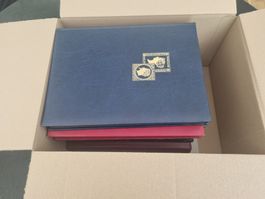 Kiste mit 6 Steckalben für Briefmarken