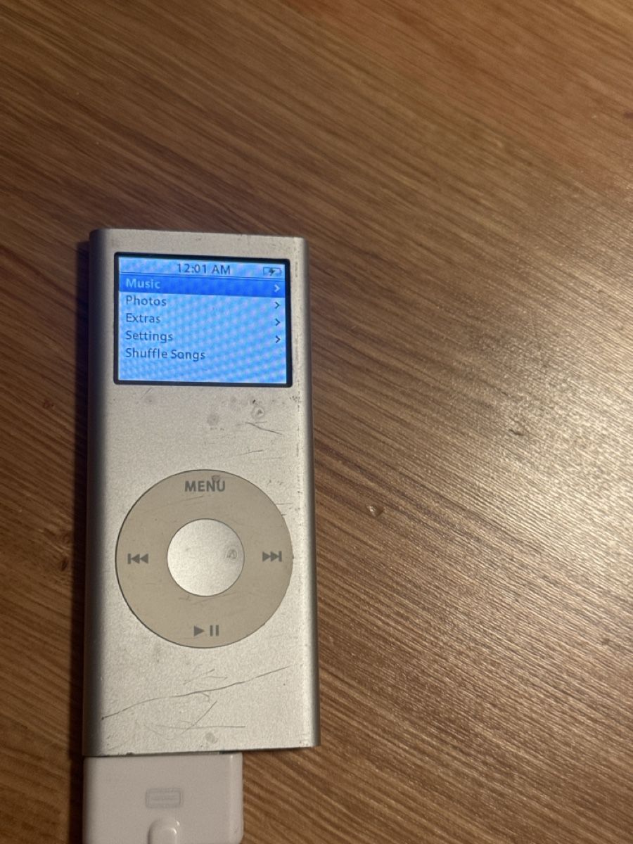 Apple Lettore multimediale portatile: Apple I Pod 2 GB – Usato da Zürich venduto da zaz_5d69
