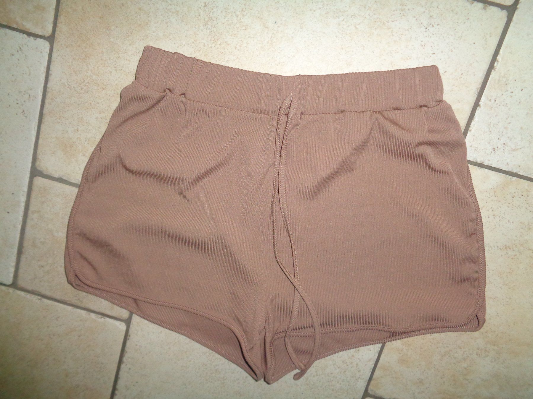 Shein Hosen: Shorts  Shein  Grösse M  38 – Gebraucht aus Kreuzlingen von Robi-2003 1