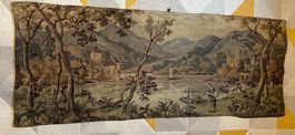 Arazzo decorativo antico con paesaggio lacustre