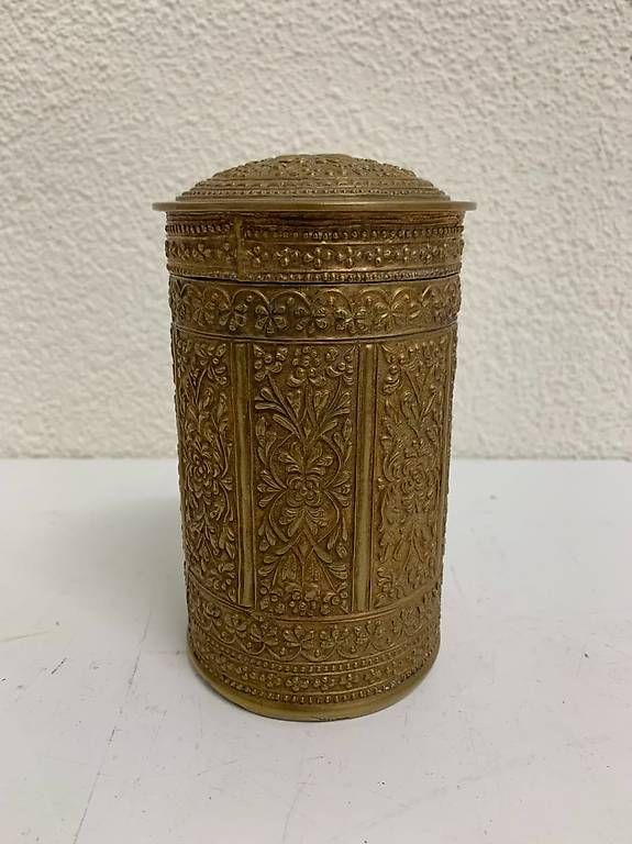 Tutte le decorazioni: Antike Indische Messingdose mit floralem Reliefdekor – Usato da Obernau venduto da Arche_Noah_Brocki 1