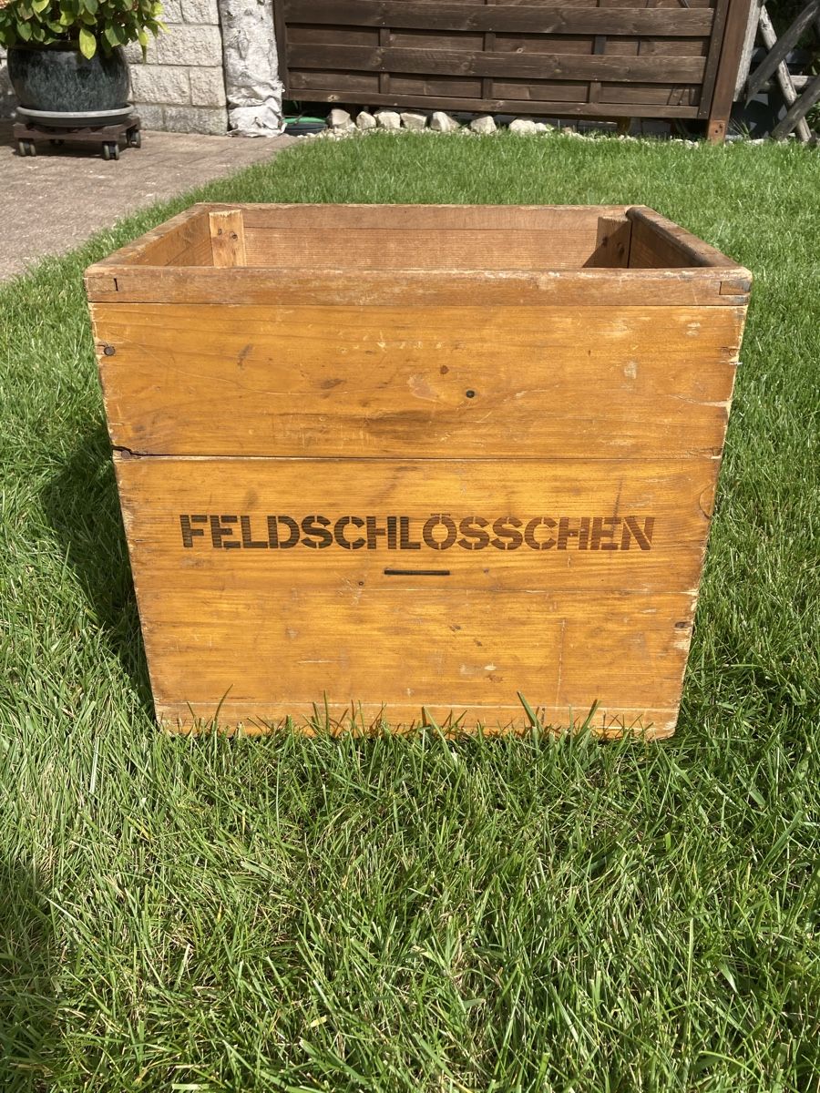 Casse di vino e birra: Antiker Feldschlösschen Harass  – Usato da Full-Reuenthal venduto da Firu