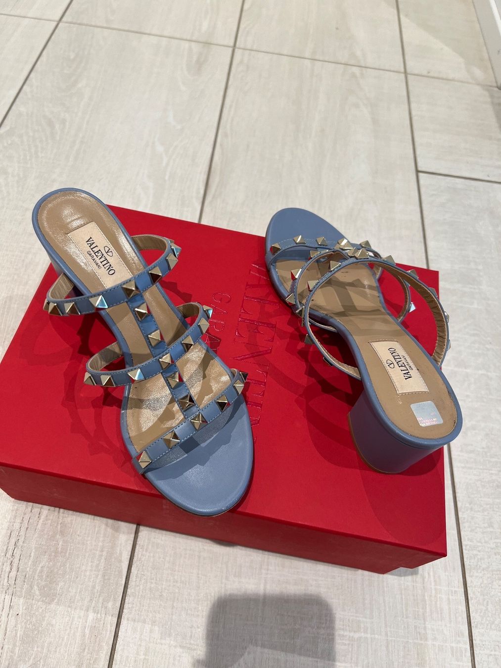 Valentino Scarpe da donna: VALENTINO GARAVANI ROCKSTUD MULES BLUE – Nuovo (secondo la descrizione) da RICHTERSWIL venduto da mftjt63 2