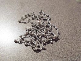 Kette grau, graue Steinchen