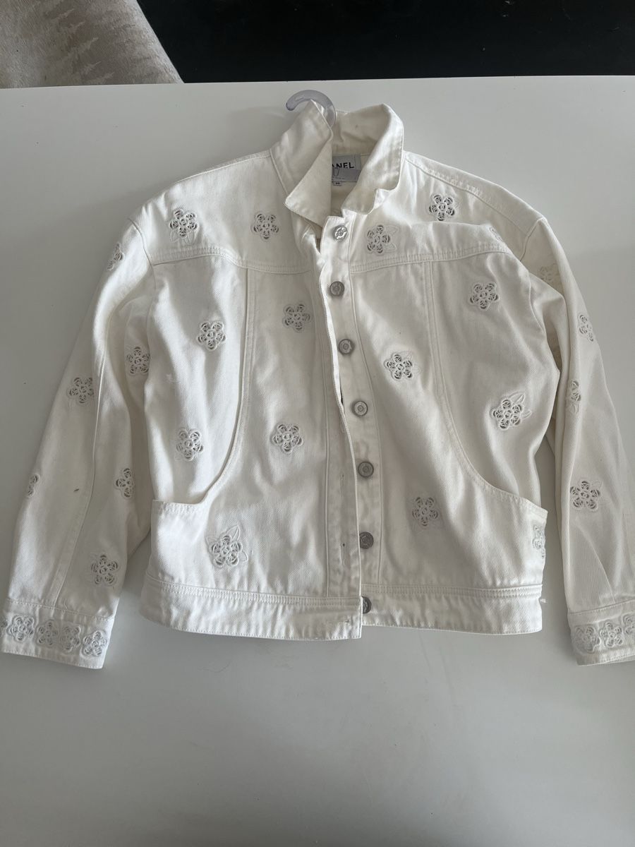 Chanel Jacken: Chanel Jacke weiss – Gebraucht aus Sarnen von HomeFashionArtDesign