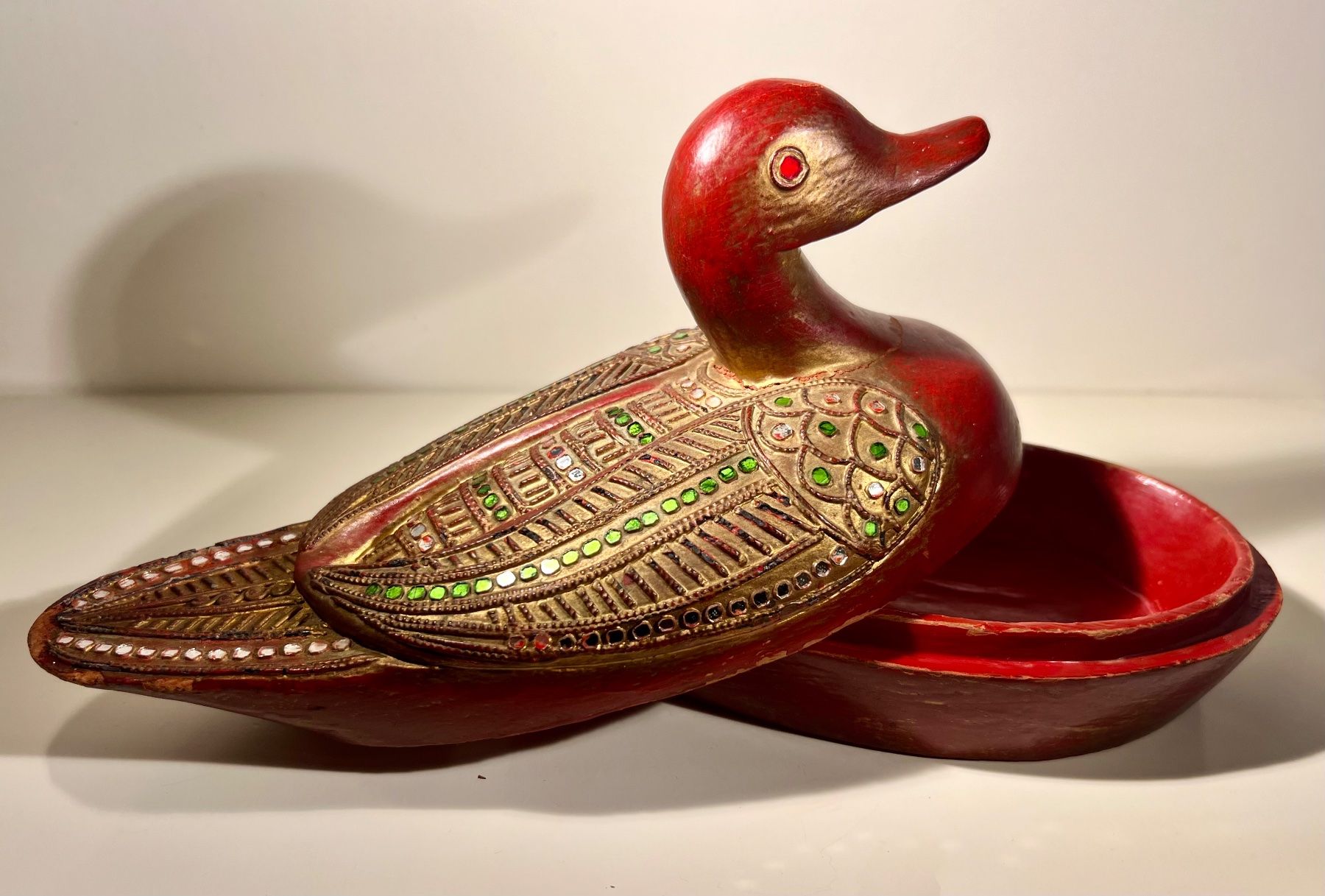 Dosen: Ancienne boîte bijoux canard, Burma, laque, éclats miroirs – Gebraucht aus Genève von DELIRBEADS
