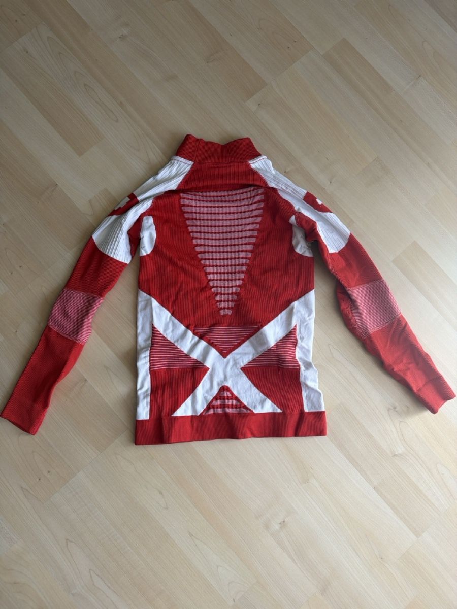 Maglioni & Felpe: Bionic Funktionsshirt rot Grösse S/M – Usato da Dietwil venduto da Scalar01 1
