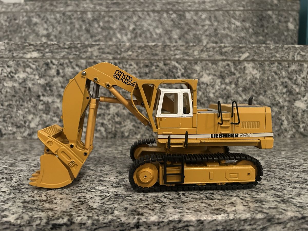 Conrad Modellbausätze & Standmodelle: Liebherr 984, 1:50 , Conrad – Gebraucht aus Horw von Tigercat635 1