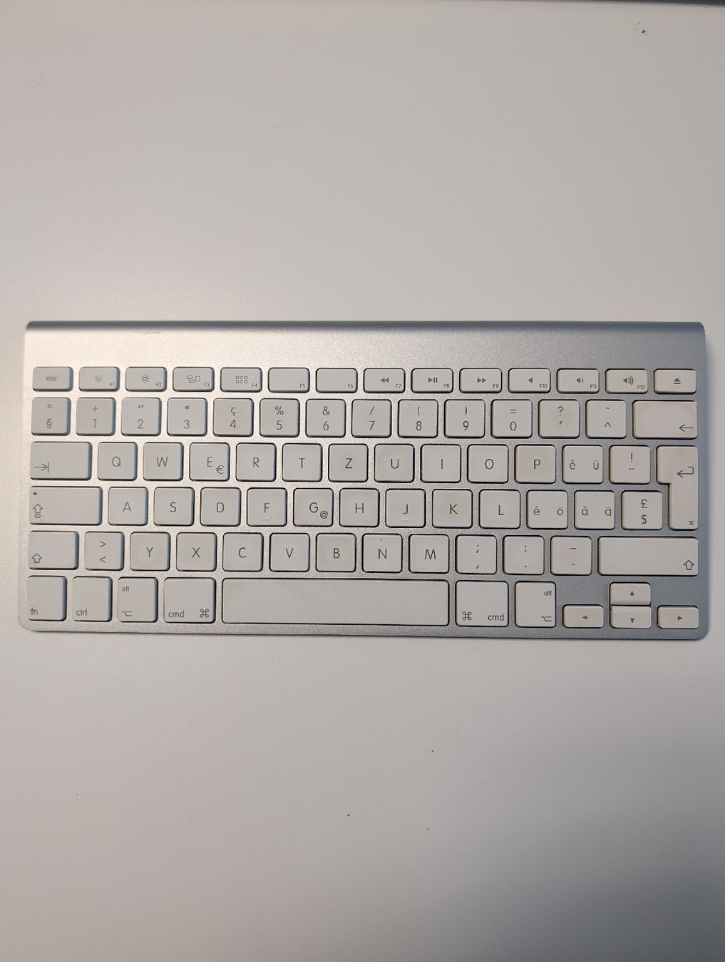Apple Claviers: Apple Magic Keyboard - guter Zustand - Schnäppchen sichern! – D'occasion à Pfäffikon SZ par jer_6mmr