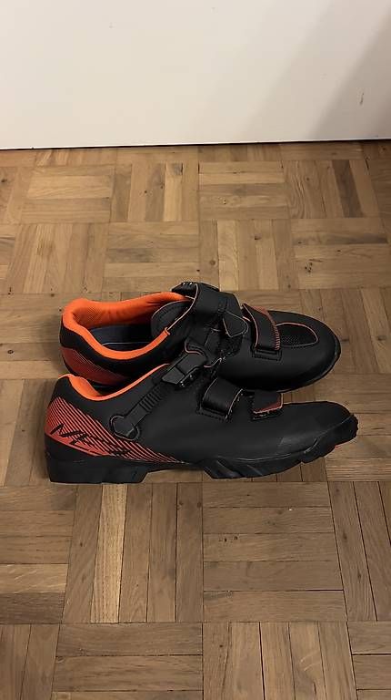 Scarpe da uomo: Shimno Fahrradschuhe Grösse 43 – Usato da Bonaduz venduto da -rico-