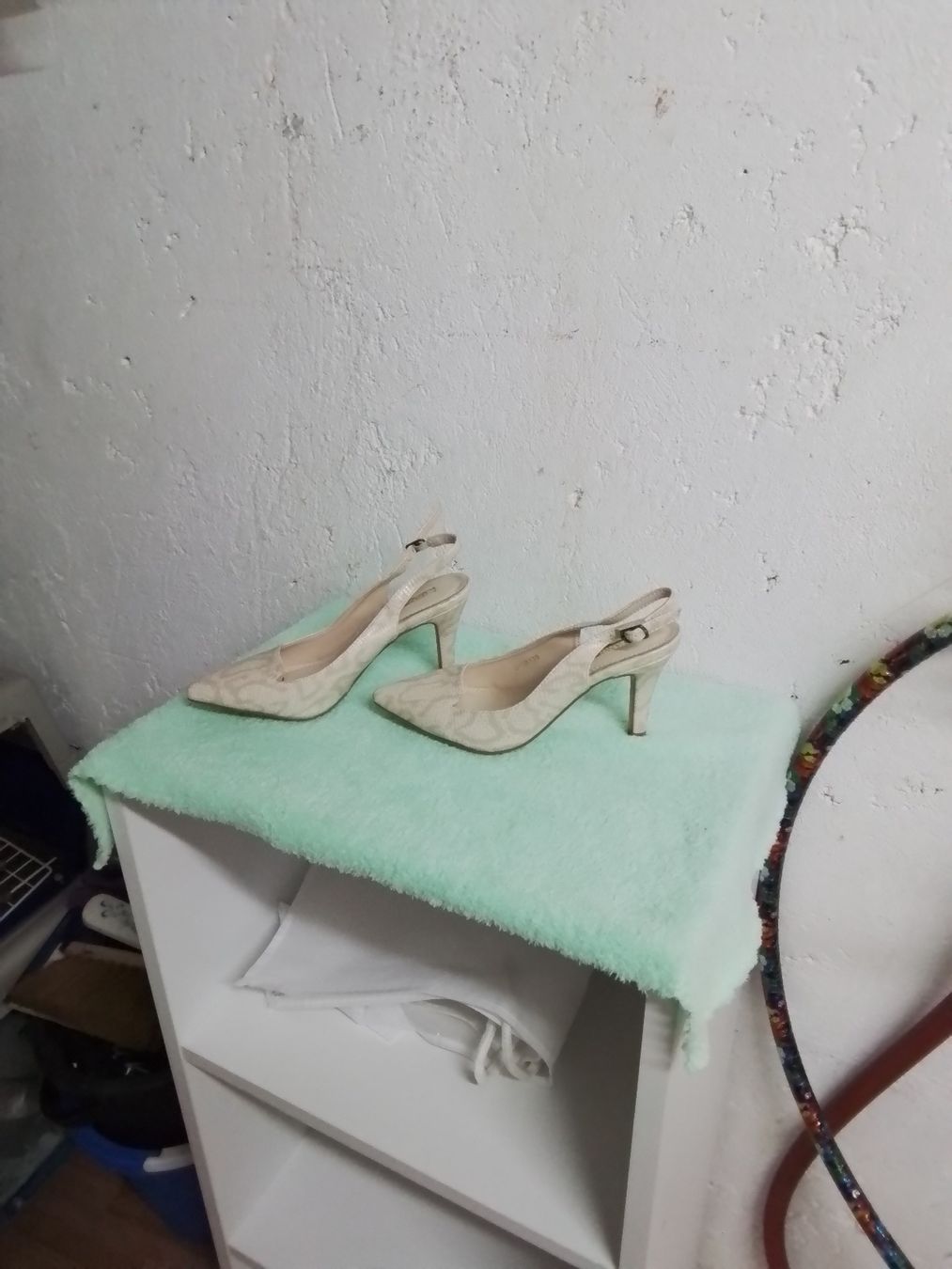 Scarpe da donna: 8 Paar Schuhe  – Nuovo (secondo la descrizione) da Bülach venduto da inced
