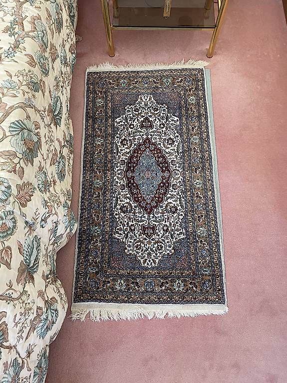 Tapis: Kleiner Seidenteppich – D'occasion à Emmenbrücke par nil_mtg6