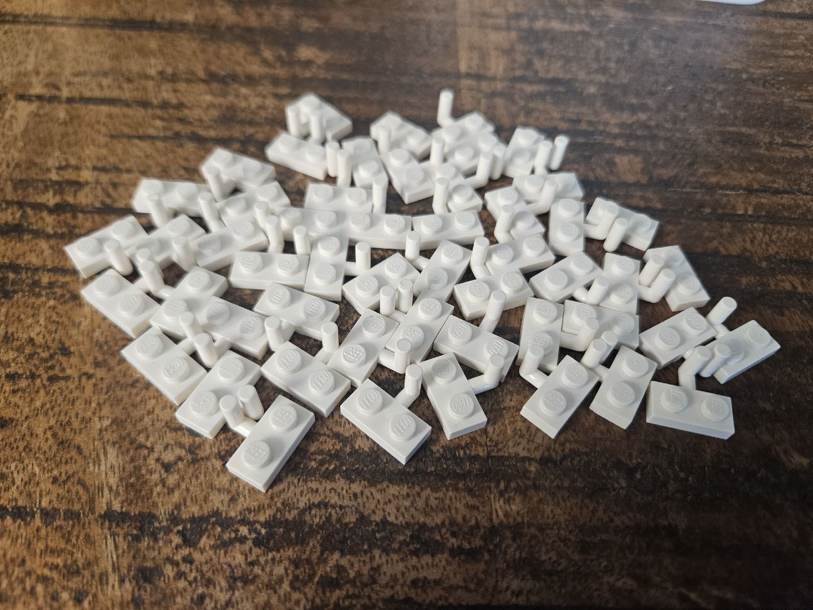 Lego Kit di costruzioni: lego 4623 lot de 50 pièces White Plate, Modified 1 x 2 – Usato da Confignon venduto da Ecrofigs
