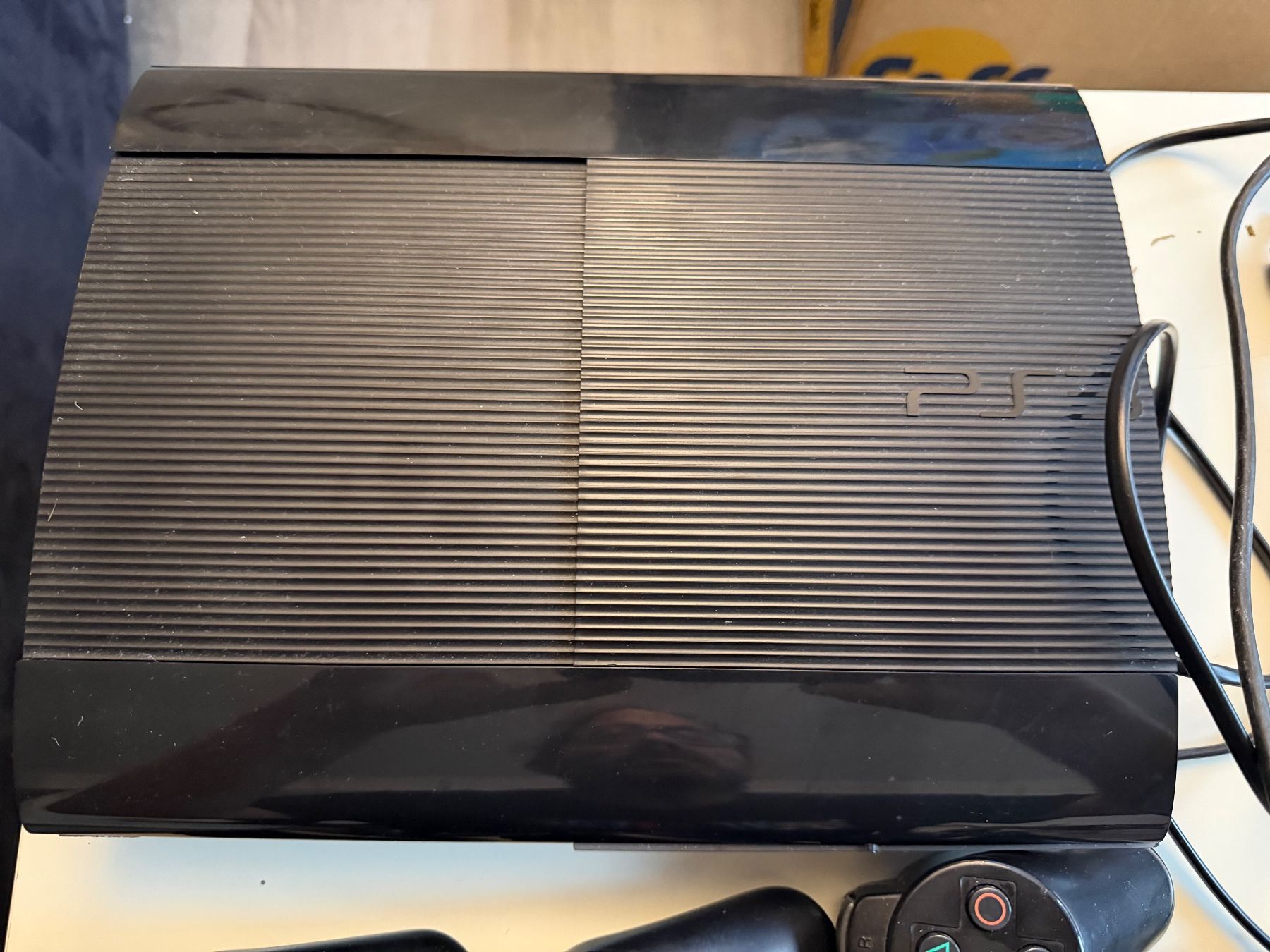 Sony Console: PlayStation 3 Set, Konsole, 3 Controller, 6 Games – Usato da Münsingen venduto da Ganjam 2