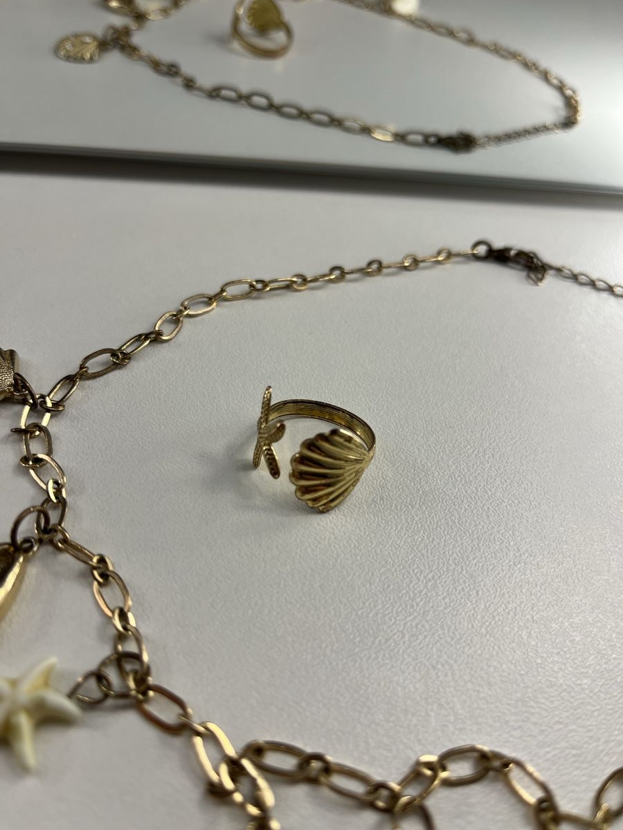 Altri gioielli: Beach Vibes Mermaid & Seashell Charm Necklace & Ring Set – Usato da Zürich venduto da Isabella123 1