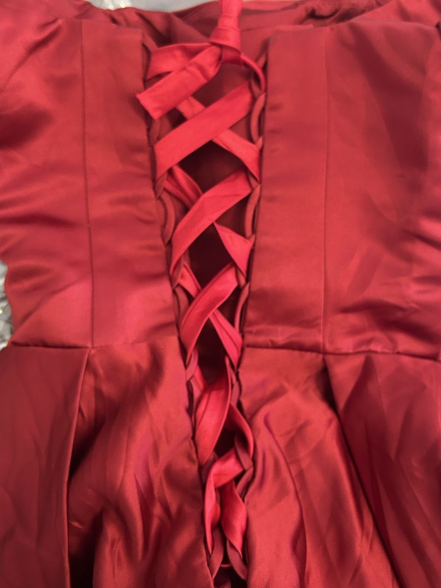Kleider: Elegant Maroon Gown – Gebraucht aus St.Josefen von lop_lh8d 5