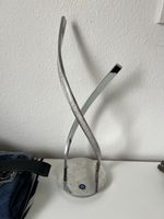 LED Tischleuchte geschwungenes Design silberfarben