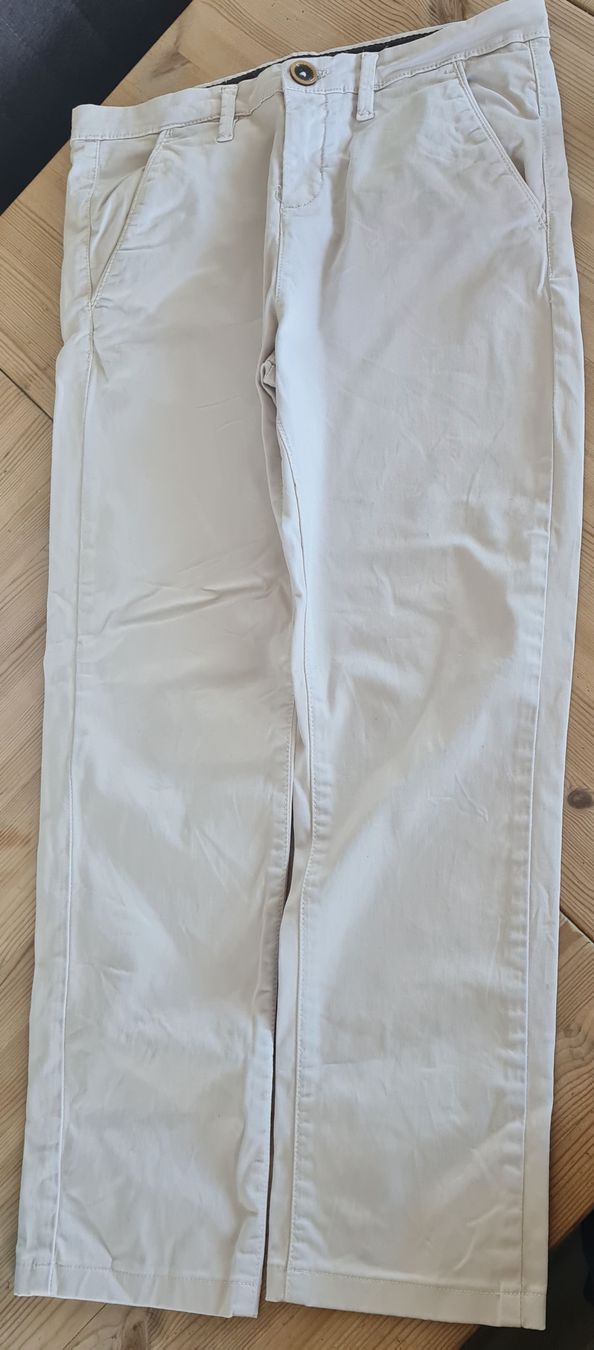 Guess Hosen: Hose Guess Regular fit Junge Gr 158/170 – Gebraucht aus Beinwil Freiamt von tafa8