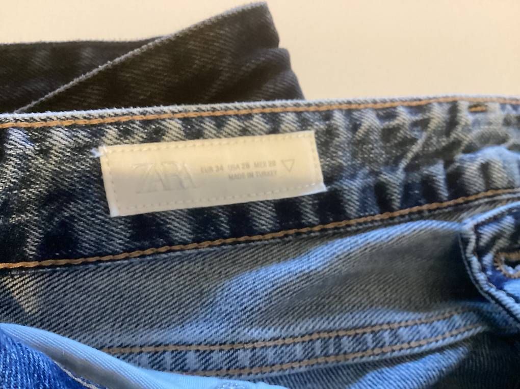 Jeans: Jeans Duopack oder Einzel CHF 80.00/40.00 – D'occasion à Oberembrach par NewYork2009 3