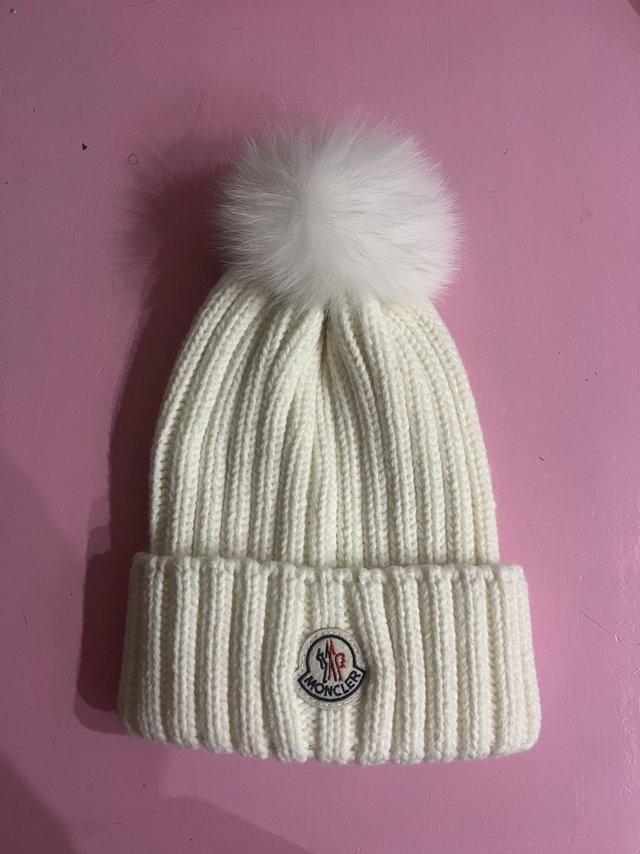 Moncler Copricapi, berretti & cappellini: Weisse Moncler Beanie – Nuovo (secondo la descrizione) da Fehraltorf venduto da y2kout7