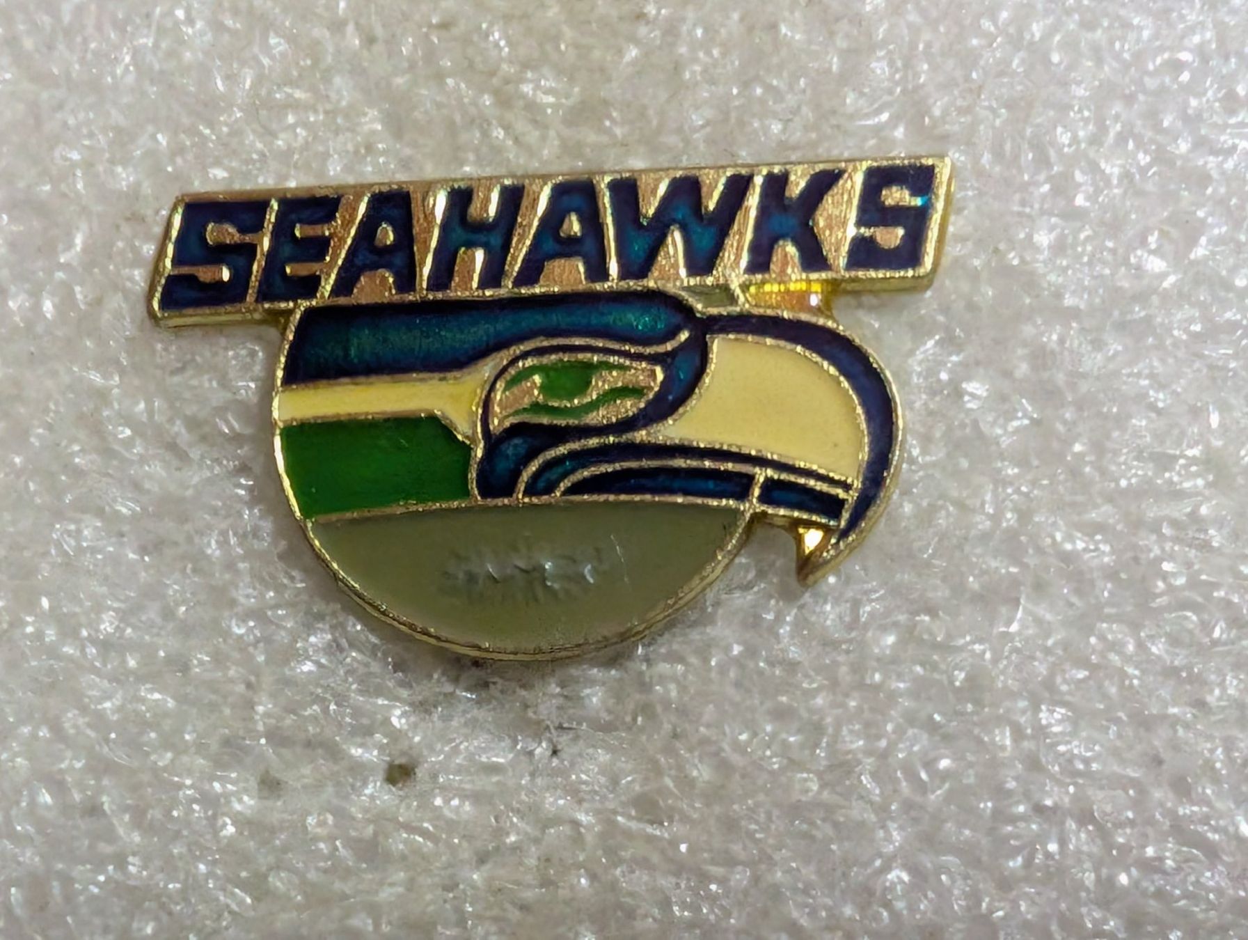 Plaketten & Abzeichen: Ansteckpin 243: Seahawks – Gebraucht aus Oppligen von Pin-Fall-Shop