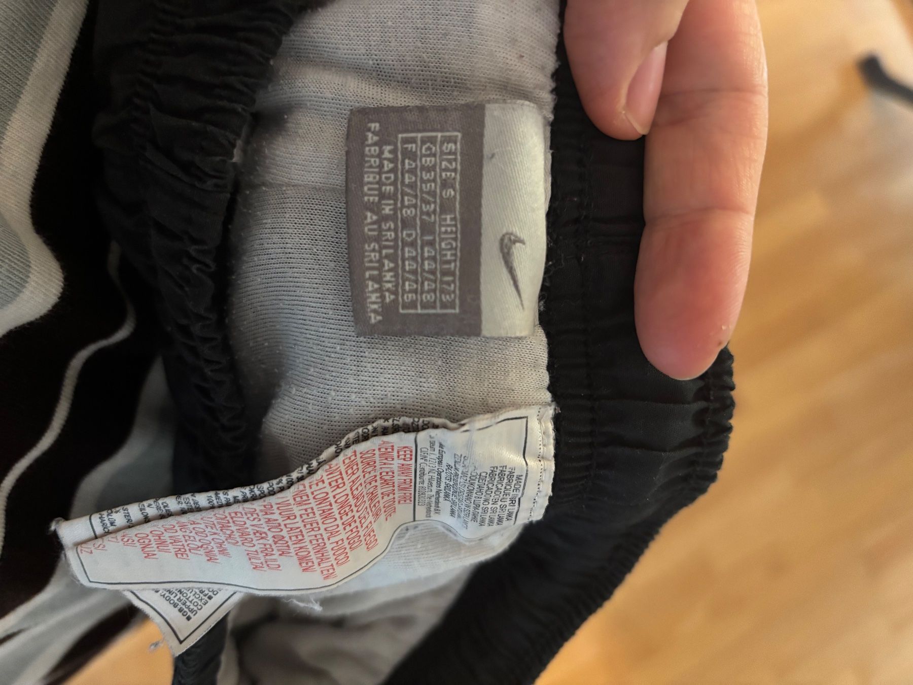 Nike Pantaloni: Nike Trainingshose schwarz Grösse S – Usato da St. Gallen venduto da Florina.B 3