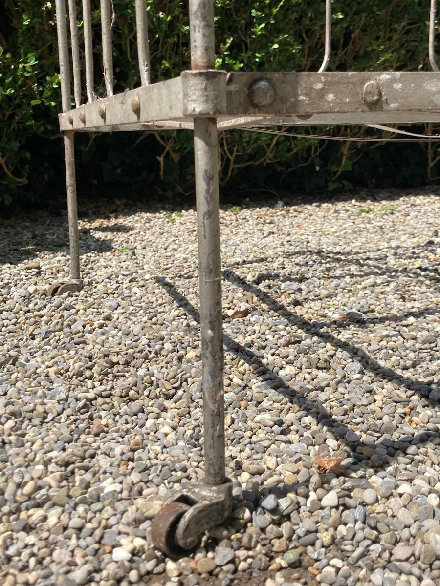 Betten: Kinderbett / Couch aus Gusseisen – Gebraucht aus Zug von Linda_VK0 3