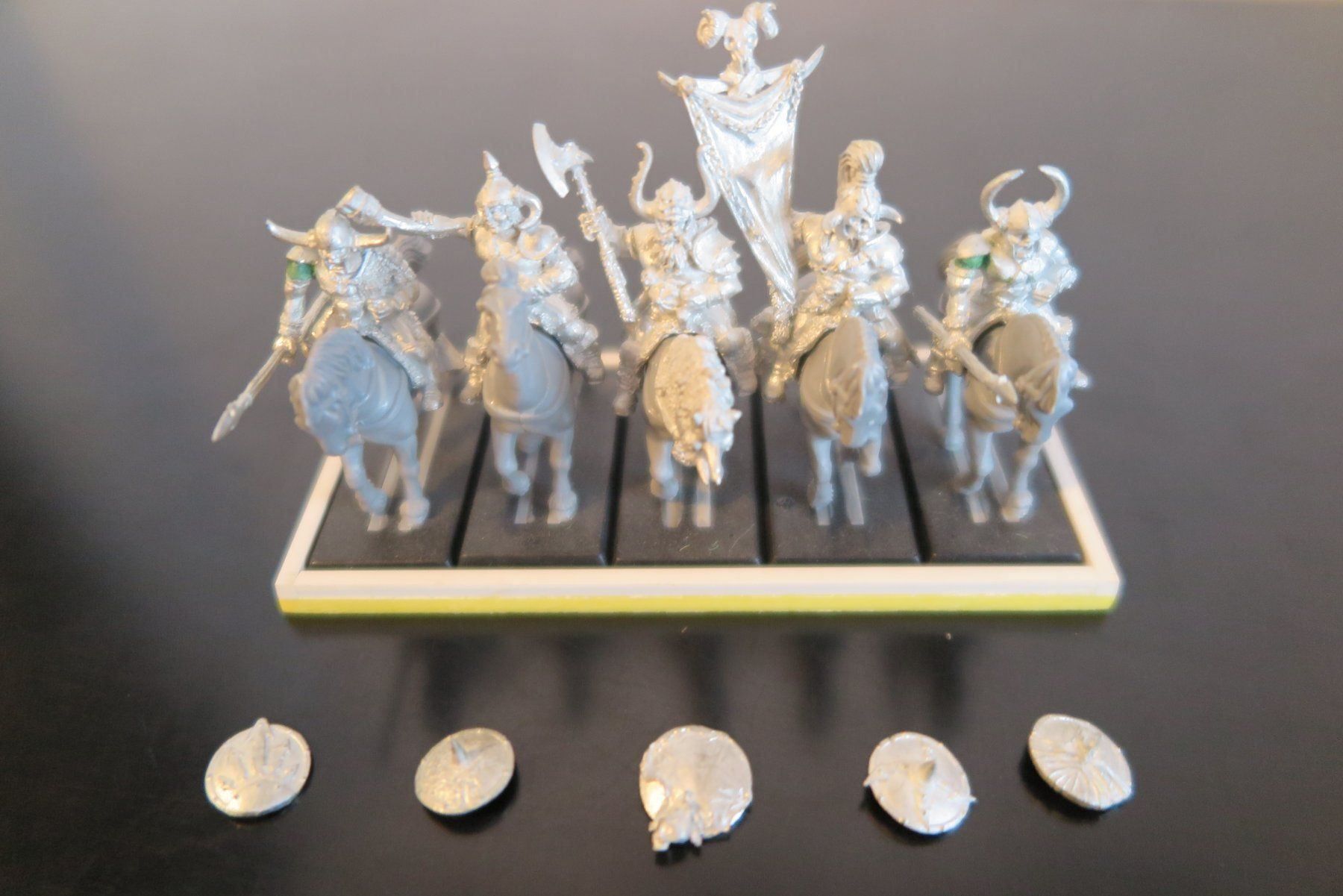 Modellbausätze & Standmodelle: Warhammer - 5 Chaos Barbarenreiter - OOP – Gebraucht aus Biberstein von Lou13lou 1
