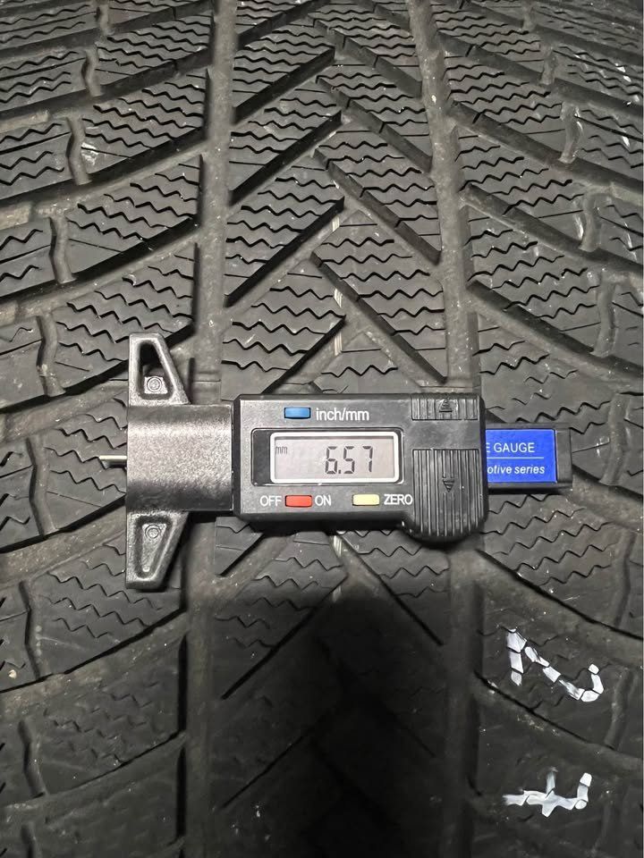 Bridgestone Pneus & Kompletträder: 275/30R20 97W Bridgestone Blizzak LM005 – Gebraucht aus Pratteln von pne_rw2w