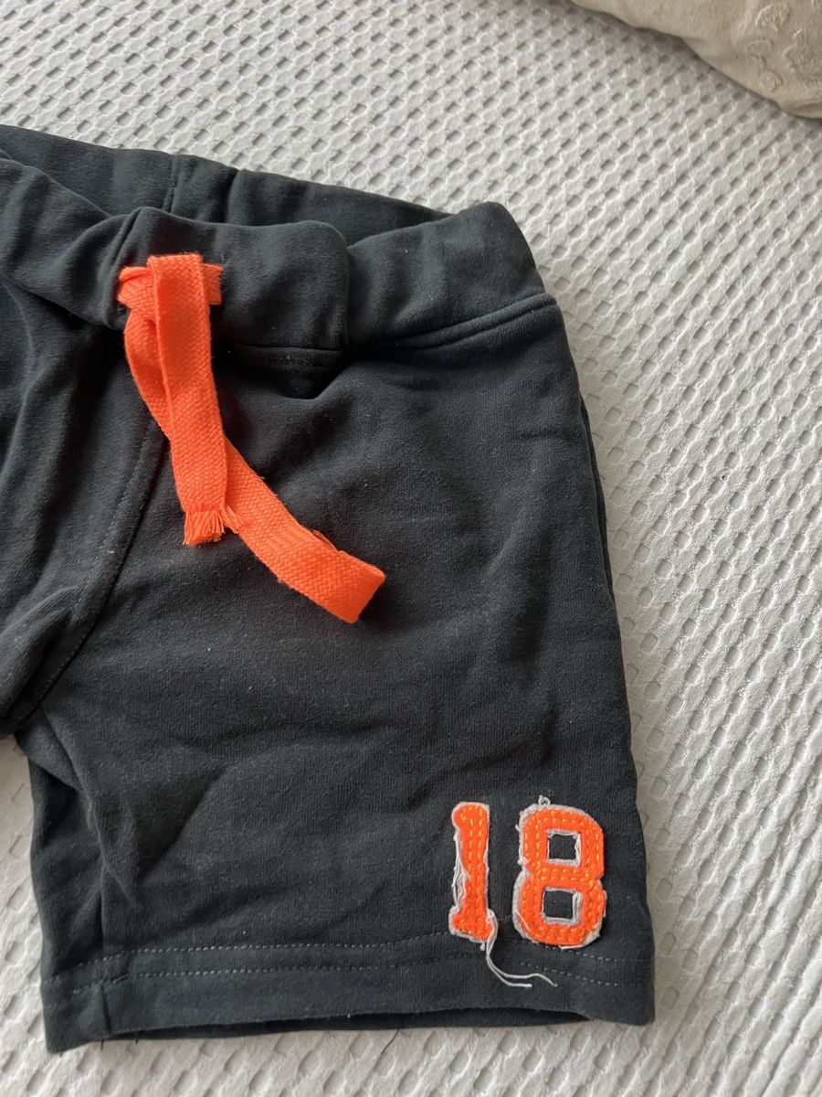 Pantaloni: SWEATPANTS SHORTS 98/104 – Usato da Basel venduto da theo-g77 1