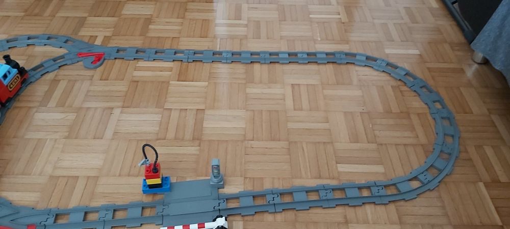  Lego Duplo Elektro Eisenbahn mit Batterie (Gebraucht) in Winterthur für Motiv 