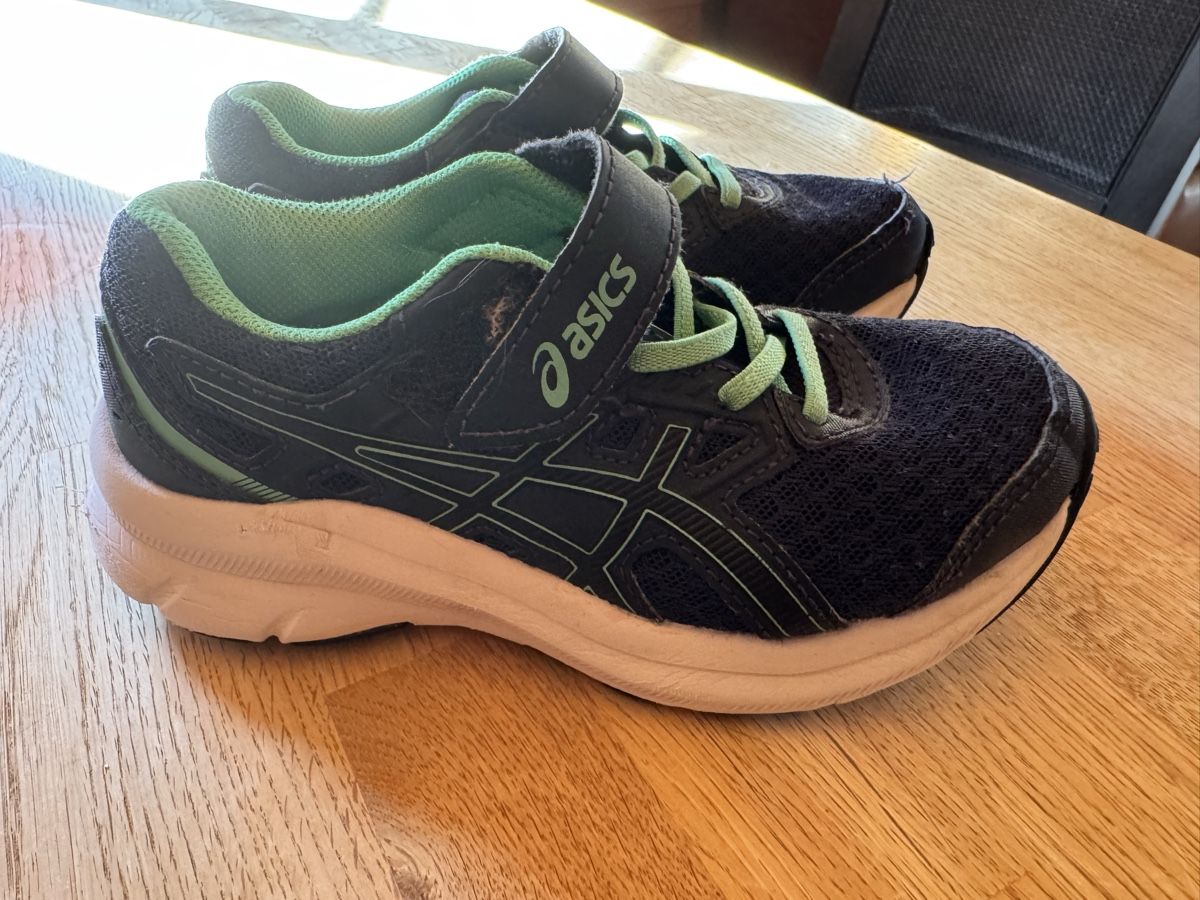 Asics Schuhe für Jungen: ASICS Sneakers – Gebraucht aus Oeschseite von -Luxury-On-Line- 4