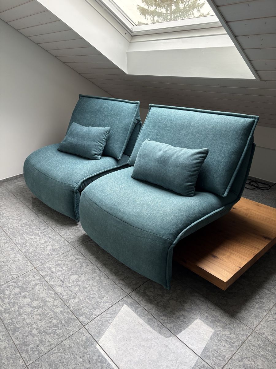 Sofas: Koinor - 2-SITZER-SOFA Stoffbezug Petrol – Gebraucht aus Hünenberg von Nir_y9m9