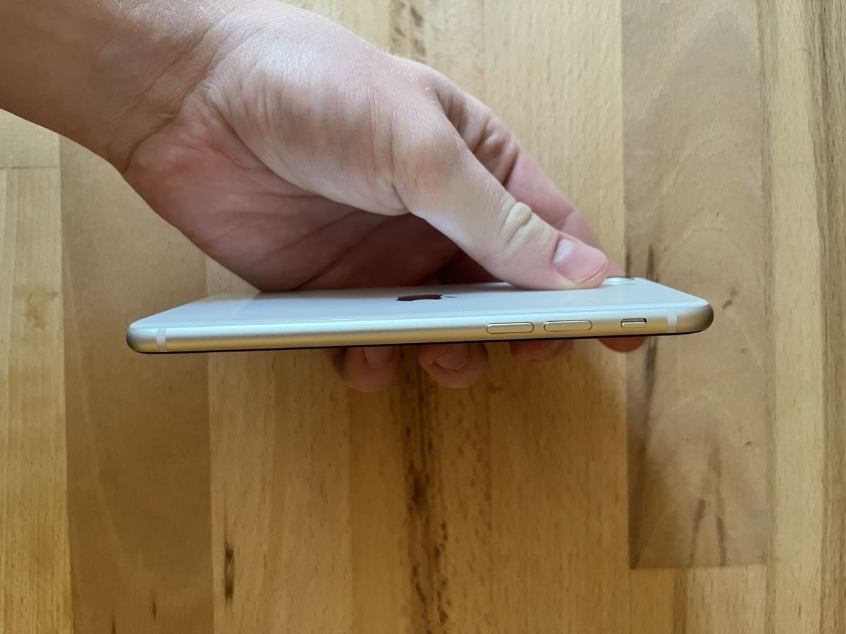 Apple Handys / Smartphones: IPhone SE 2022, Starlight 128GB – Neu (gemäss Beschreibung) aus Zürich von jon_zxh6 5