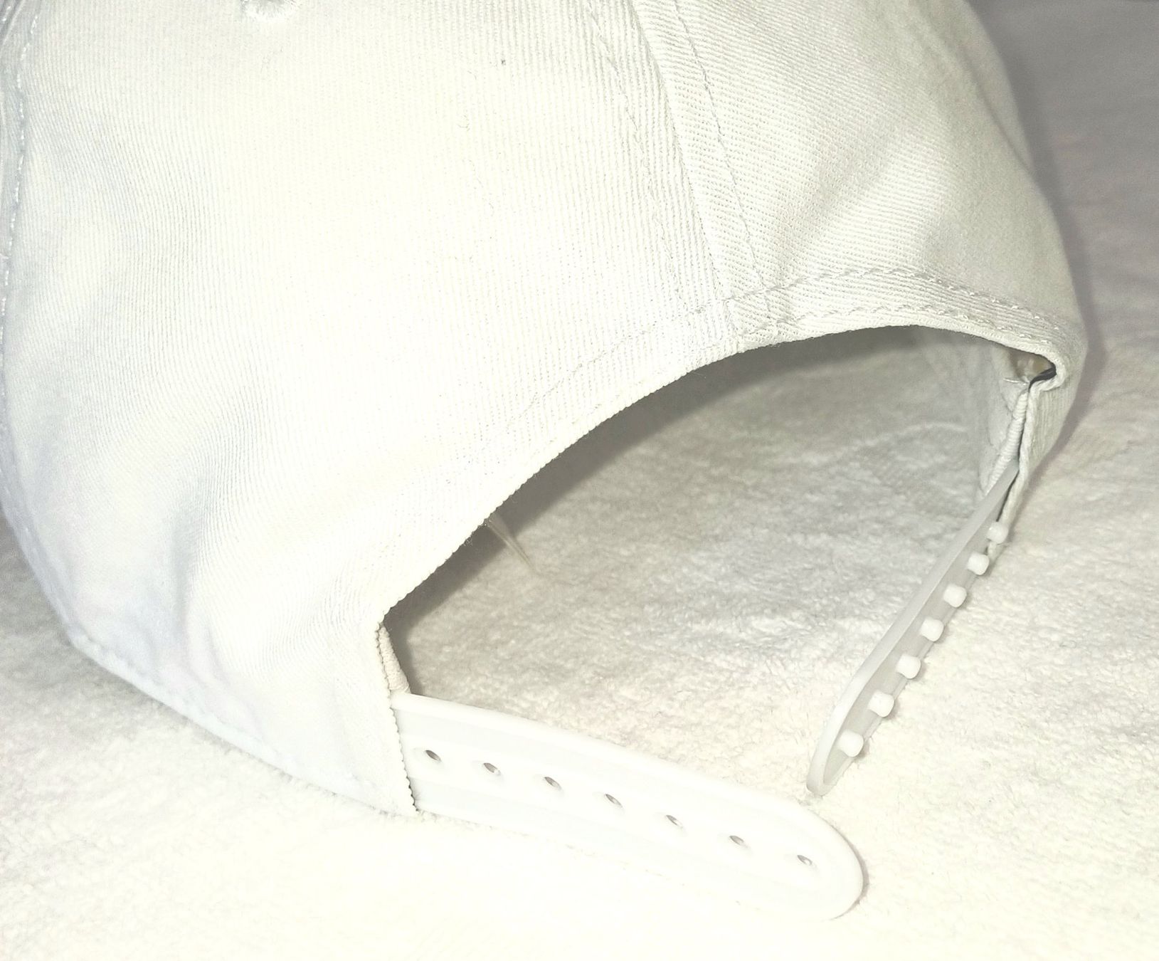 Versace Altro in  Abbigliamento & Accessori: VERSACE JEANS COUTURE- BASEBALL CAP – Usato da Thalwil venduto da best4less 3