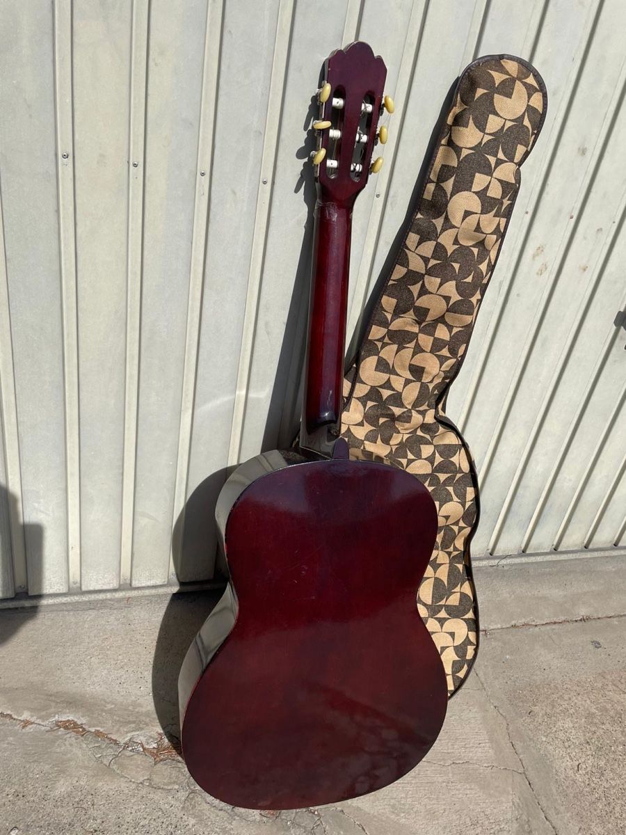 Instruments de musique: Ariana Gitarre – D'occasion à Schaffhausen par pinca19 2