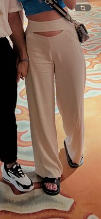 Pantaloni Zara beige taglia S con buco davanti vita alta