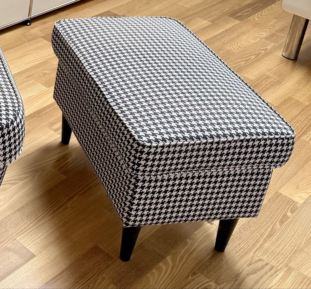 Ikea Poltrone: Ohrensessel mit Hocker STRANDMON schwarz/weiss – Usato da Einsiedeln venduto da at_home 3
