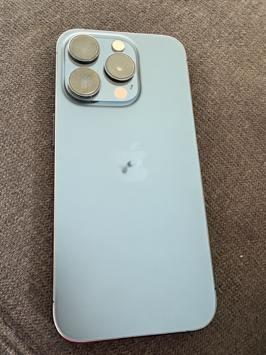 Apple Telefoni cellulari / Smartphones: Iphone 15 Pro – Usato da Reinach AG venduto da dra_w96t