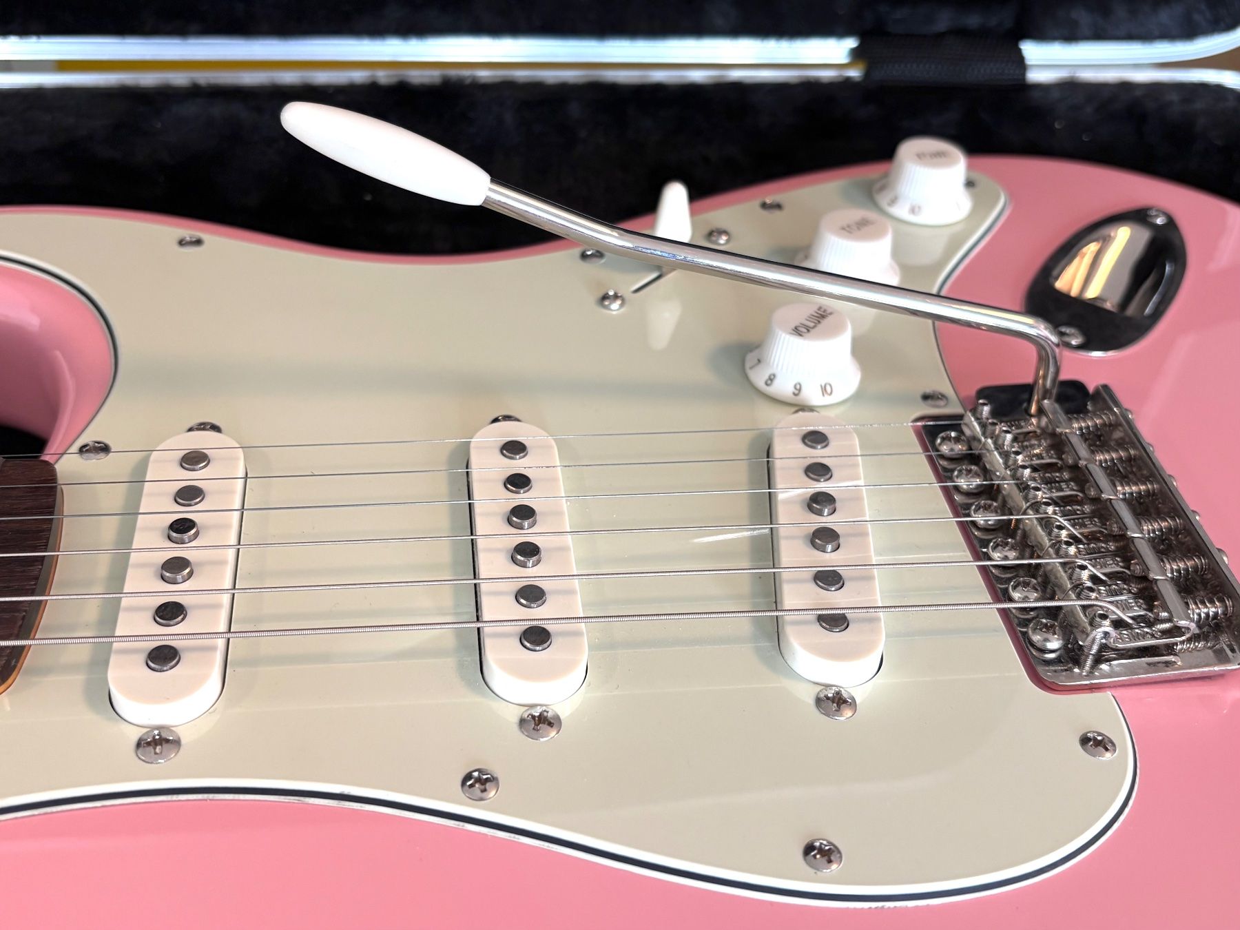 Squier Strumenti musicali: Squier Stratocaster Classic Vibe 60s - Shell Pink – Usato da Luzern venduto da MusikElektronikShop 2