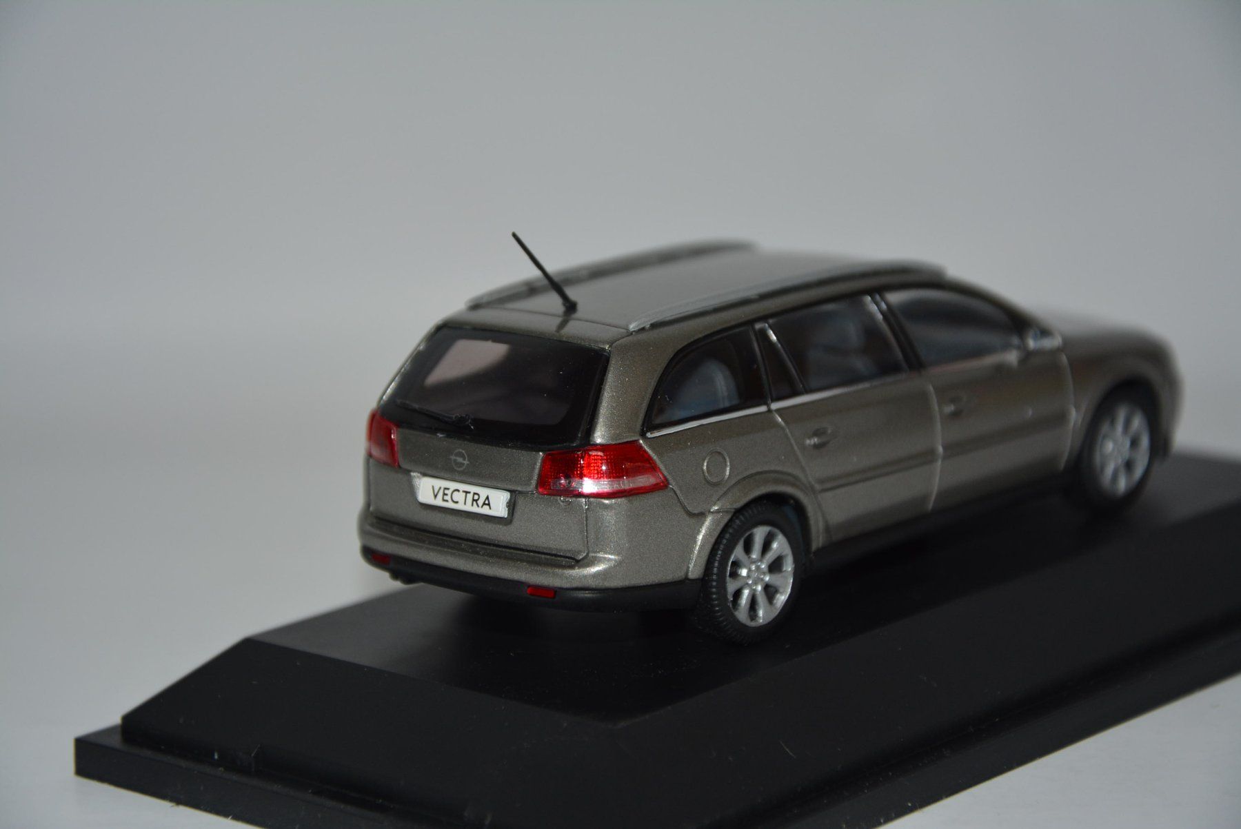 Opel Modellini d'auto: Opel Vectra Caravan , Schuco , 1:43 – Nuovo e nell'imballaggio originale da Goldach venduto da Feivel9 5