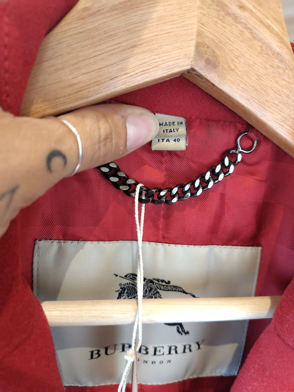 Burberry Mäntel: Burberry mantel / jacke rot – Gebraucht aus Losone von ell_nora89 2