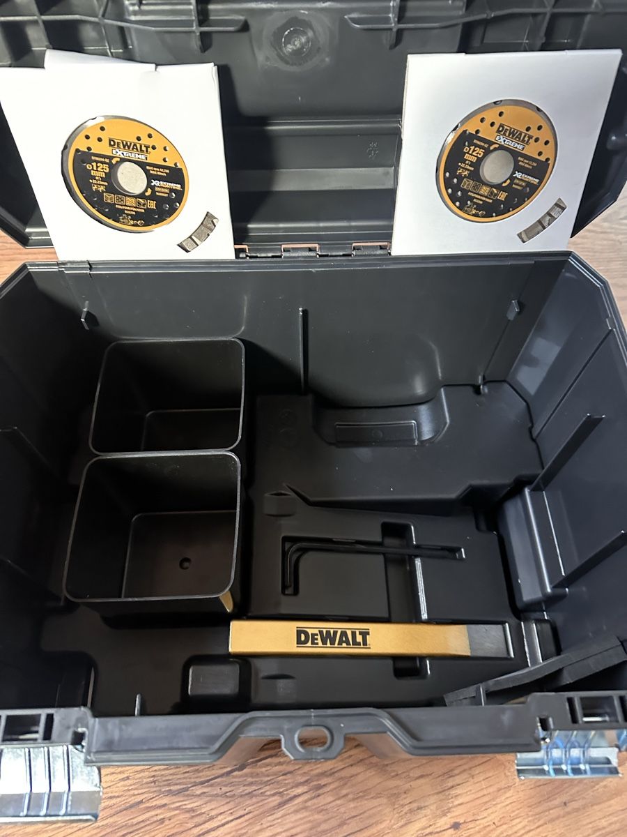 Dewalt Tutti gli attrezzi: DEWALT Mauernutfräse DCG200NT-XJ – Nuovo e nell'imballaggio originale da Oetwil am See venduto da CarParts 5