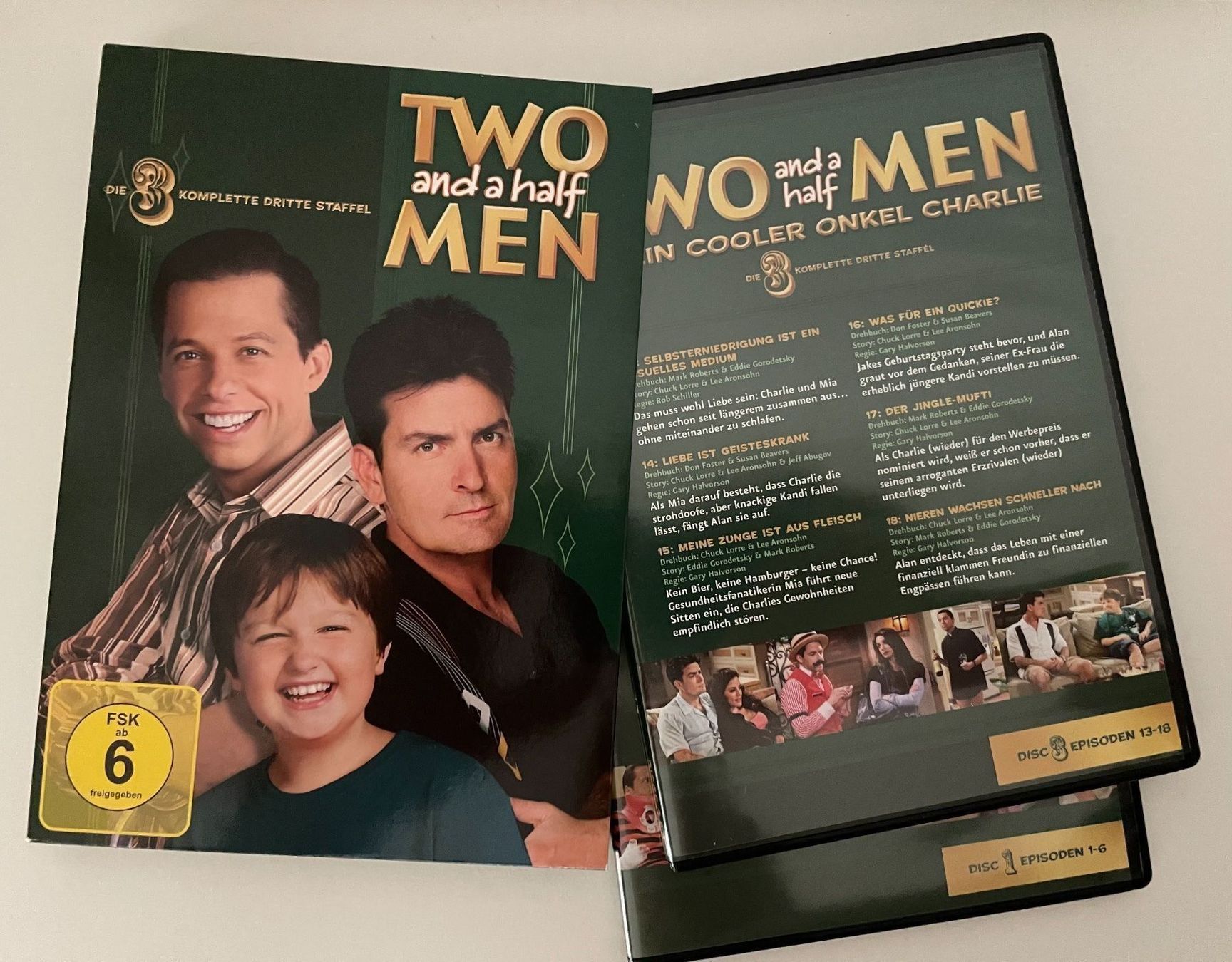 Tutti i DVDs: Two and a Half Men Season 3 – Nuovo (secondo la descrizione) da Riehen venduto da M.S.DVD