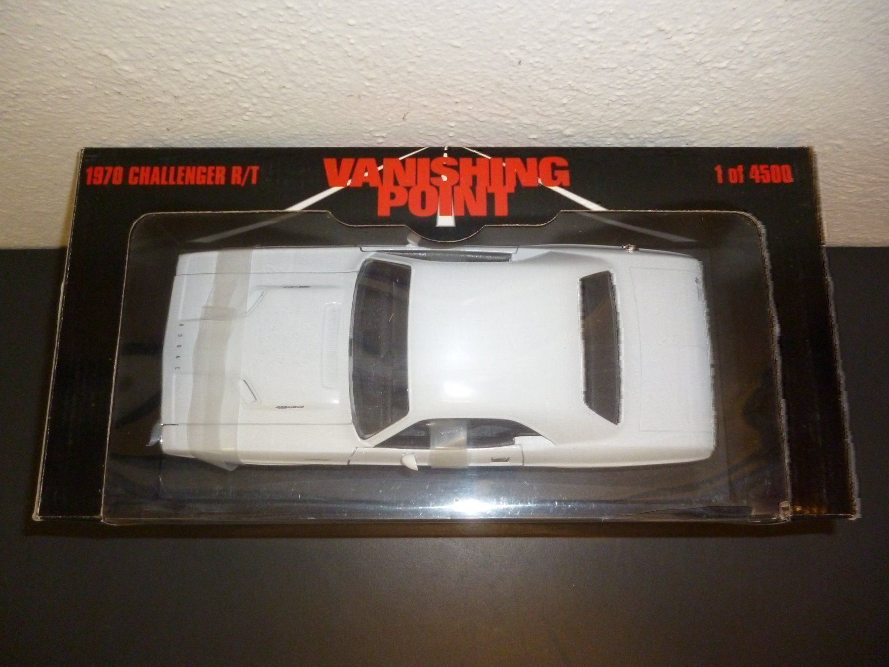 Dodge Modellini d'auto: Dodge Challenger "Vanishing-Point" 1:18 – Nuovo e nell'imballaggio originale da Niederwil SG venduto da Kaicorner03 1